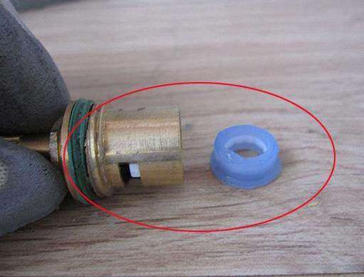 水龍頭滴水怎么處理？看步驟圖跟著老師傅一步步操作一下吧！