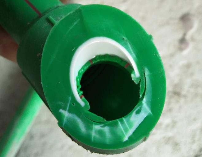 PPR沒有焊成雙眼皮會(huì)漏水嗎？截?cái)嗪笪艺痼@了！