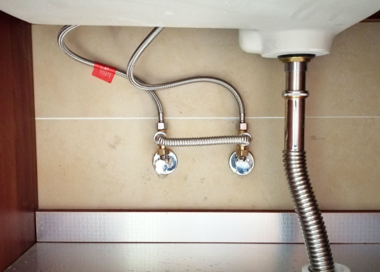 零冷水無回水管安裝圖，使用冷水會出現熱水嗎？