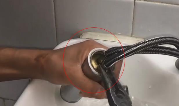 衛(wèi)生間臺盆水龍頭拆卸圖解，6張步驟大圖帶你全程拆卸！