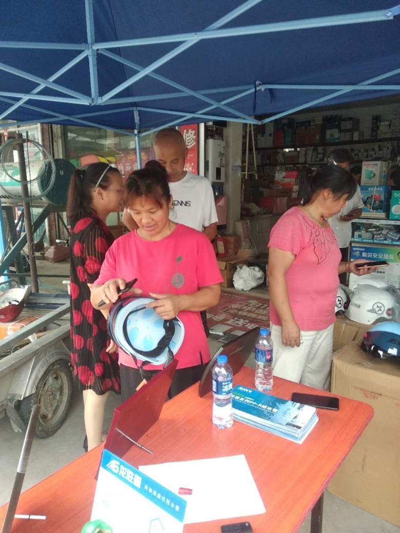 龍勝管海安運營中心助力“一盔一帶”，贈千頂安全盔以踐行社會責(zé)任