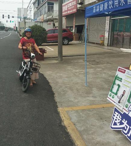 龍勝管海安運營中心助力“一盔一帶”，贈千頂安全盔以踐行社會責(zé)任