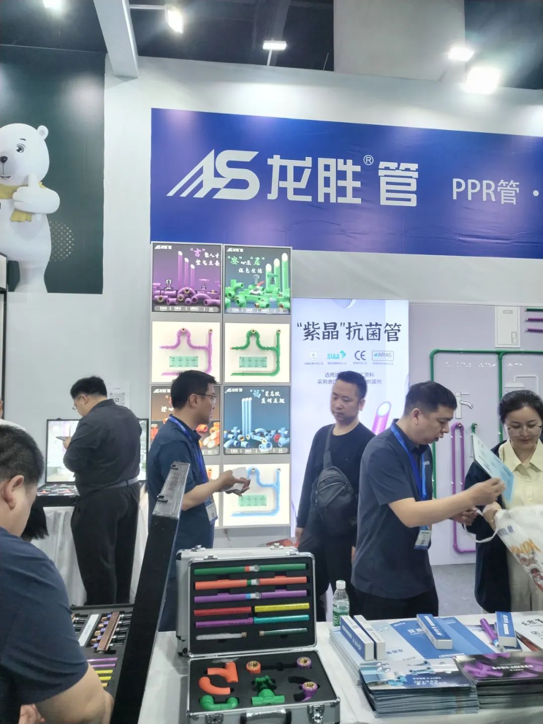 龍勝管2025成都建博會(huì)：用科技重塑健康，以藝術(shù)定義未來(lái)