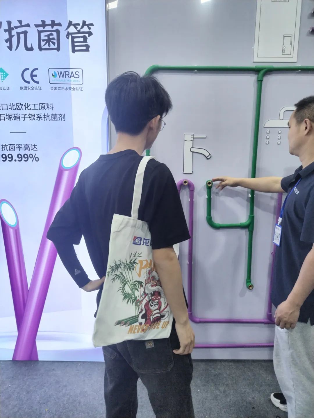 龍勝管2025成都建博會(huì)：用科技重塑健康，以藝術(shù)定義未來(lái)